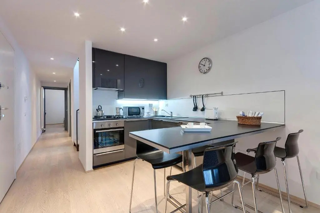 2 Bedrooms Apartment