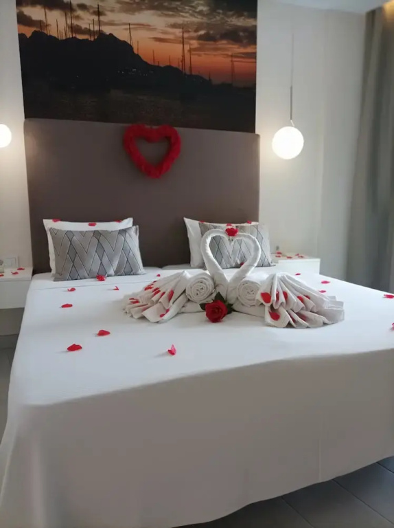 Superior Double room with balcony and with harbour view (full double bed)