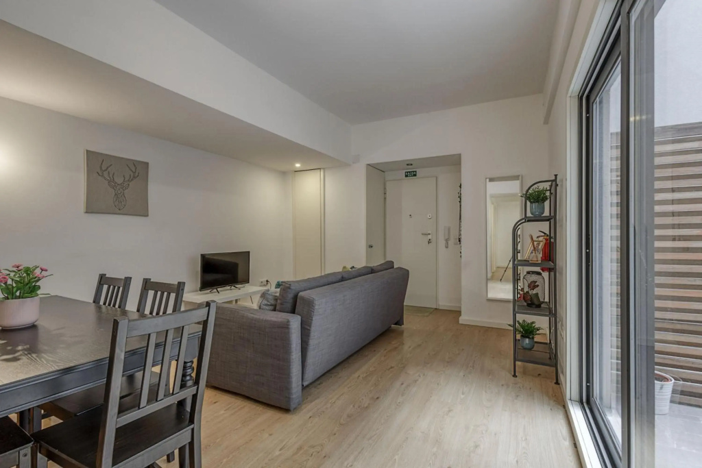 Travel and Live Apartments