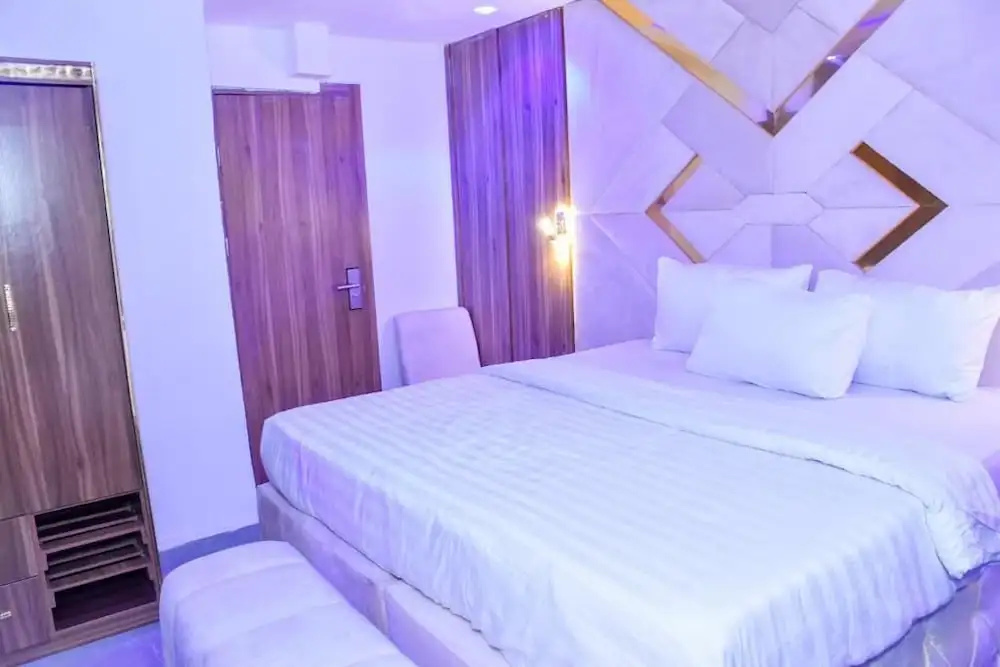 Keneuro Hotel & Suites