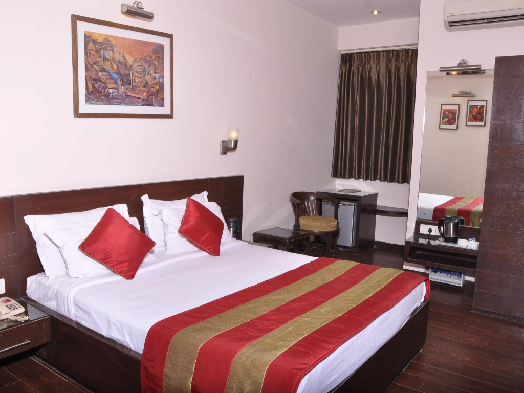 Deluxe Double room (full double bed)