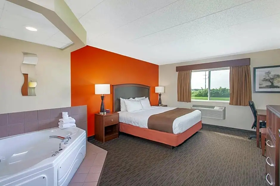 Deluxe Double Suite (full double bed)