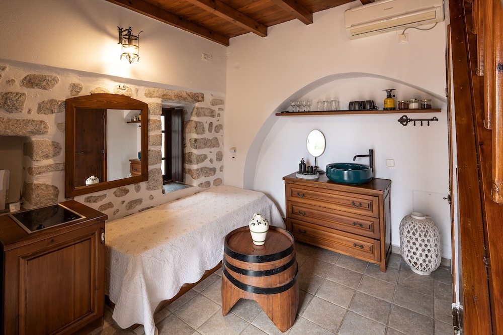 Arapakis Historic Castle — 2