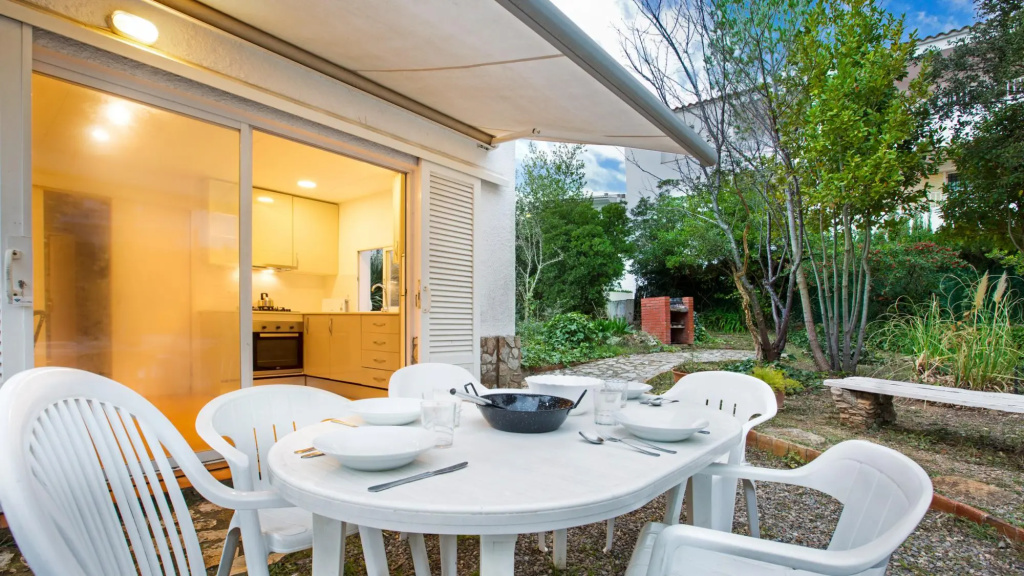 Barca in Llafranc with 2 bedrooms and 1 bathrooms