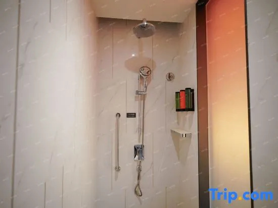 Двухместный номер Superior двуспальная кровать в Hampton by Hilton High-speed Railway Station