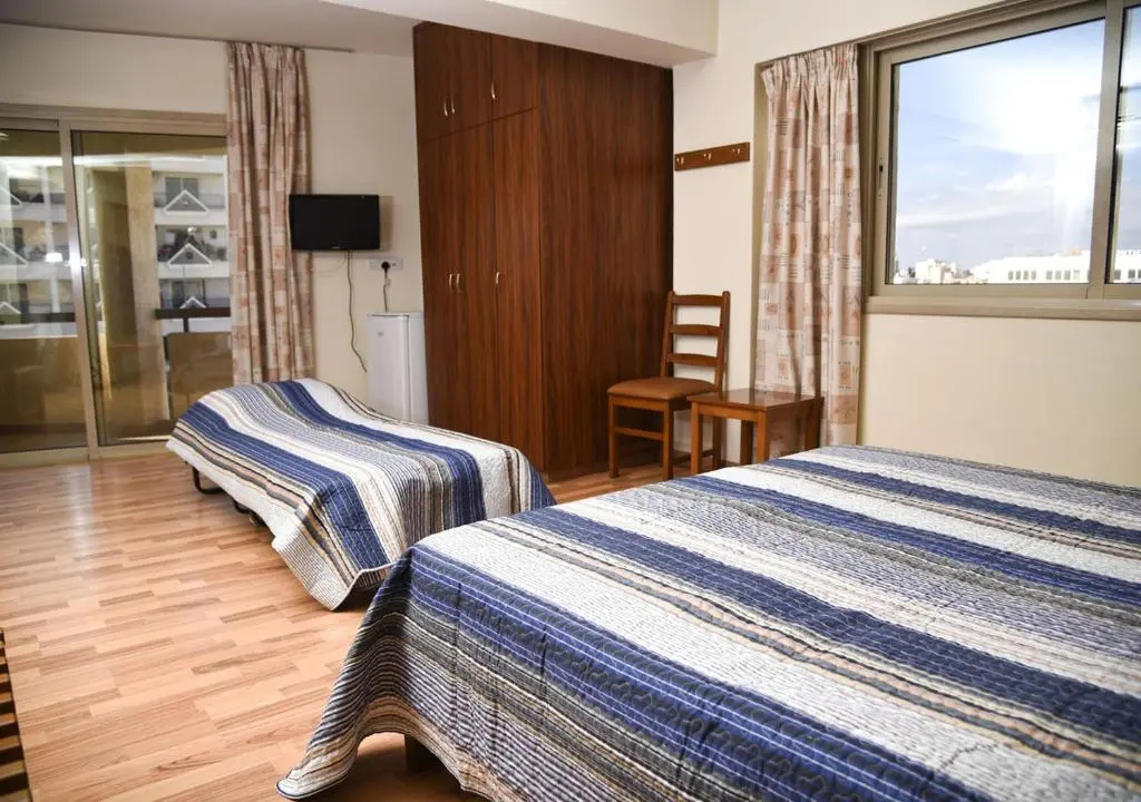 Standard Triple room