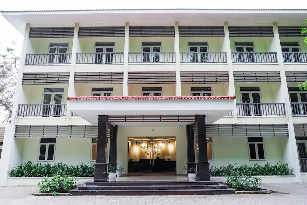 Bounce Beach Hotel & Tien Sa Resort in Da Nang