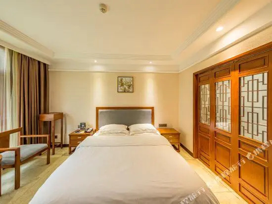 Deluxe Double room (full double bed)