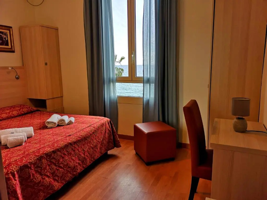 Standard Double room with sea view (full double bed)