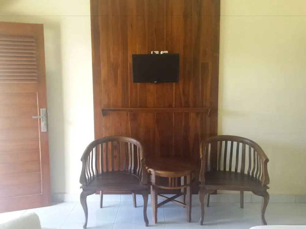 Deluxe Double room with partial view (full double bed)
