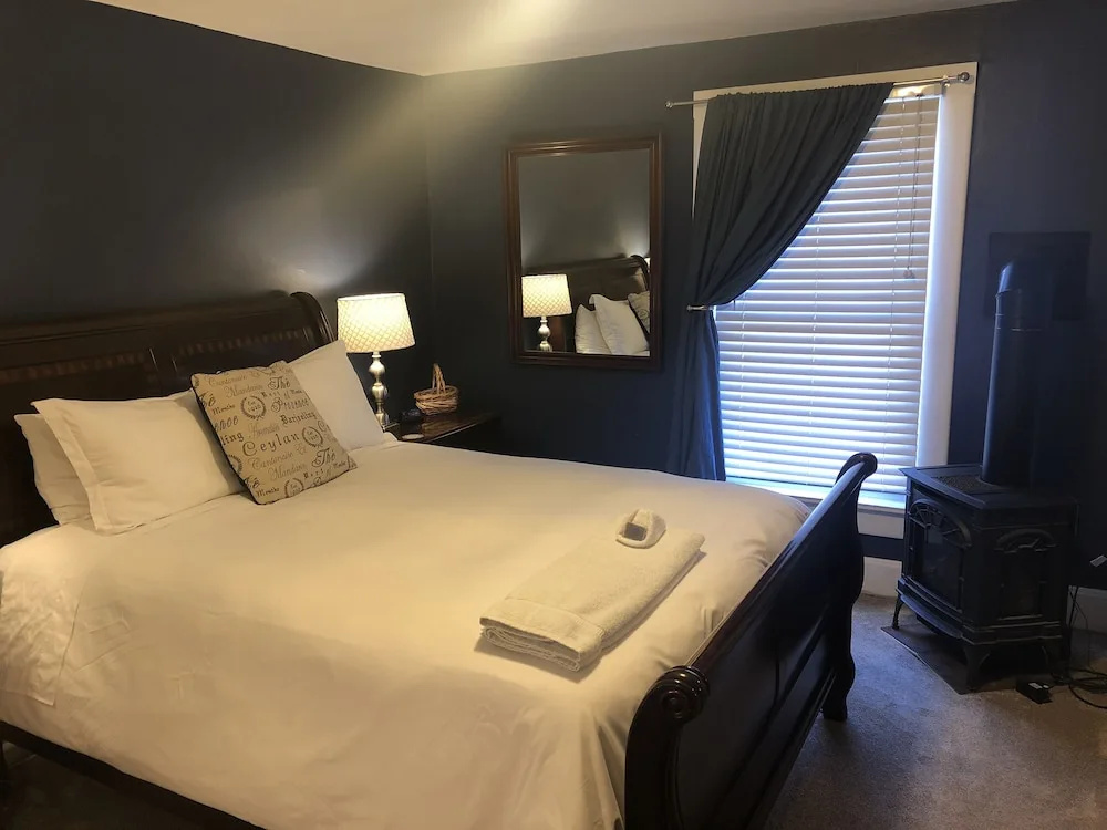 Standard Double room with sunset view (full double bed)