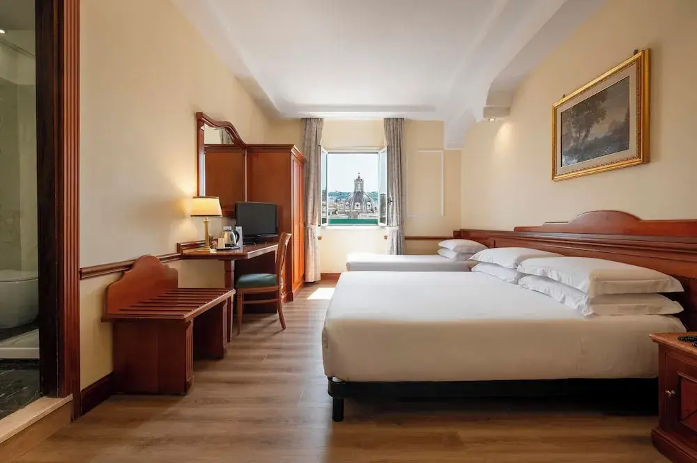 Triple room with city view