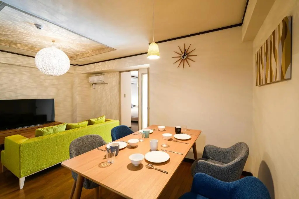 3 Bedrooms Apartment
