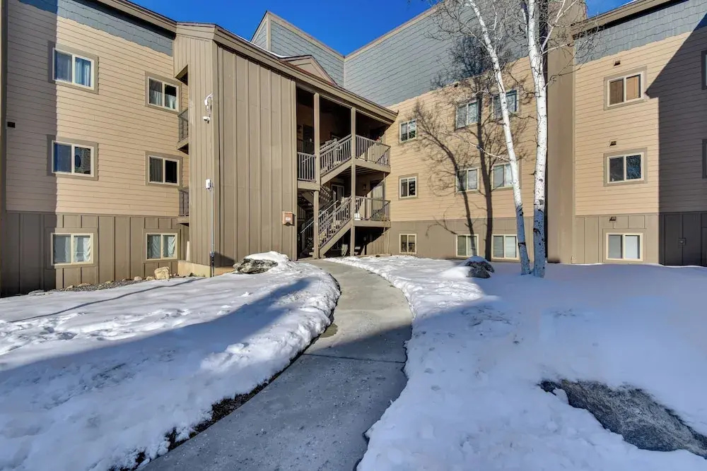 Central Steamboat Condo: Outdoor Hot Tub & Pool!