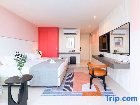 Superior room with pool view