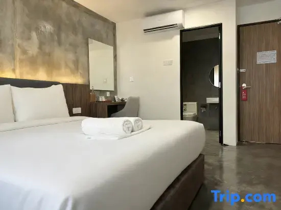 Deluxe Double room (full double bed)