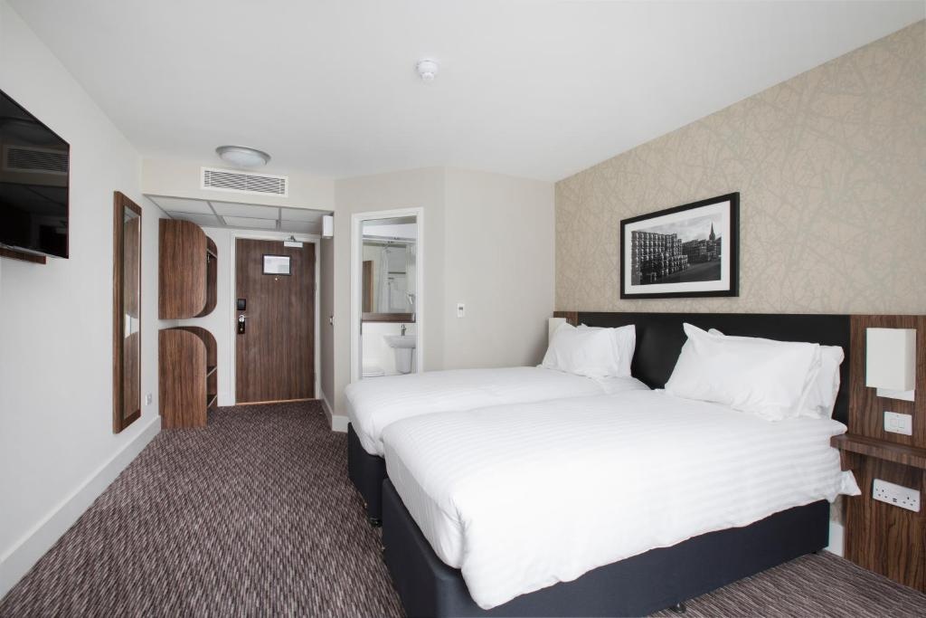 Spring River Ebbsfleet by Marston's Inns - Tap to explore photos