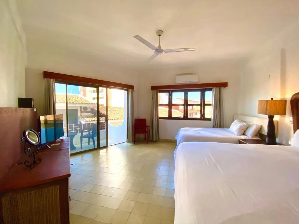 Deluxe Double room with balcony (full double bed)