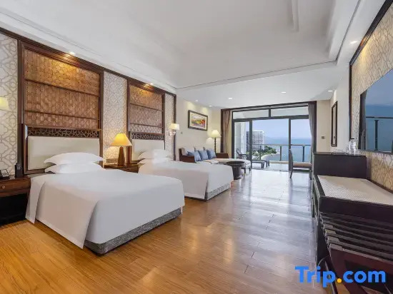 Семейный люкс с видом на море в Country Garden Silver Beach Hotel