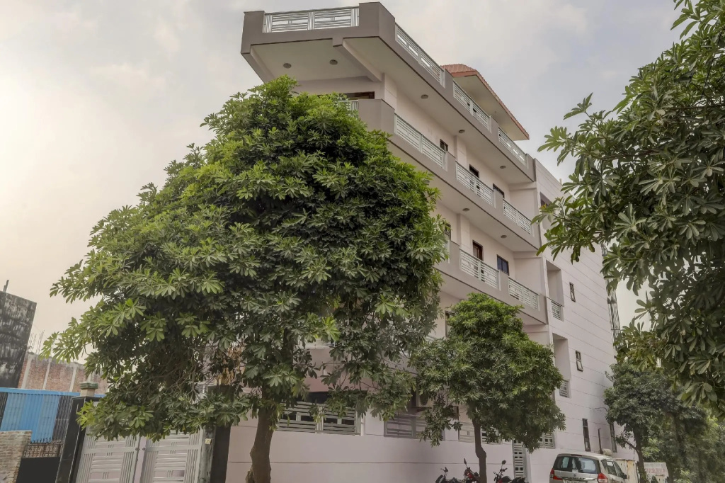 OYO Flagship 75488 Royal Grand Inn