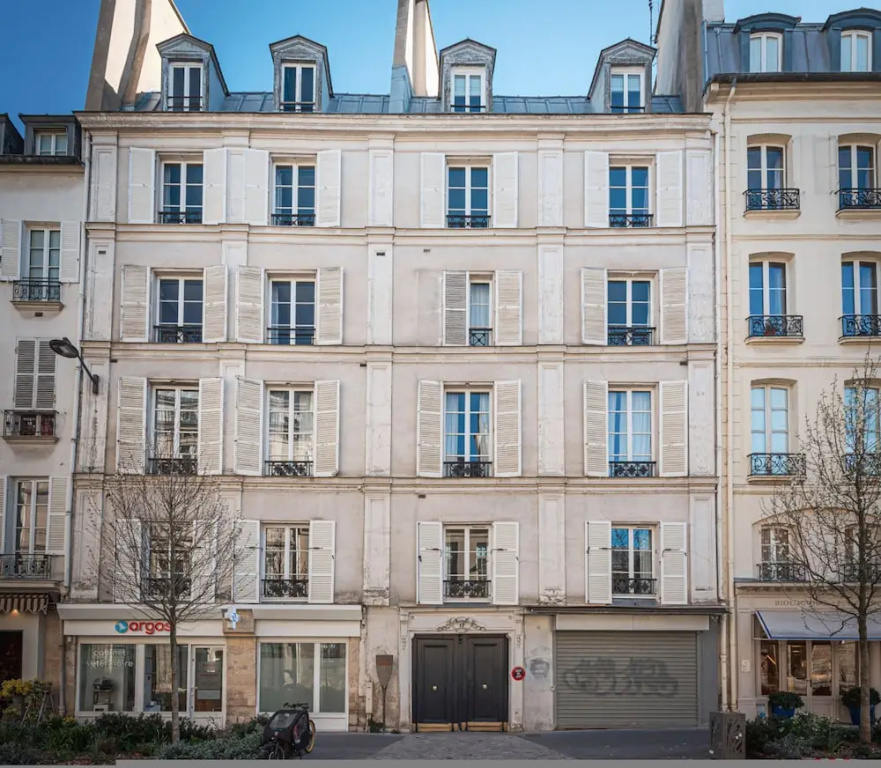 By Saint-sulpice Newly Refurbished 4 BR Apartment