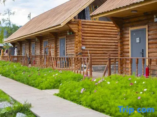 ZARAT · Mountain Cloud Designer Boutique Homestay (Kanas Old Village Branch)