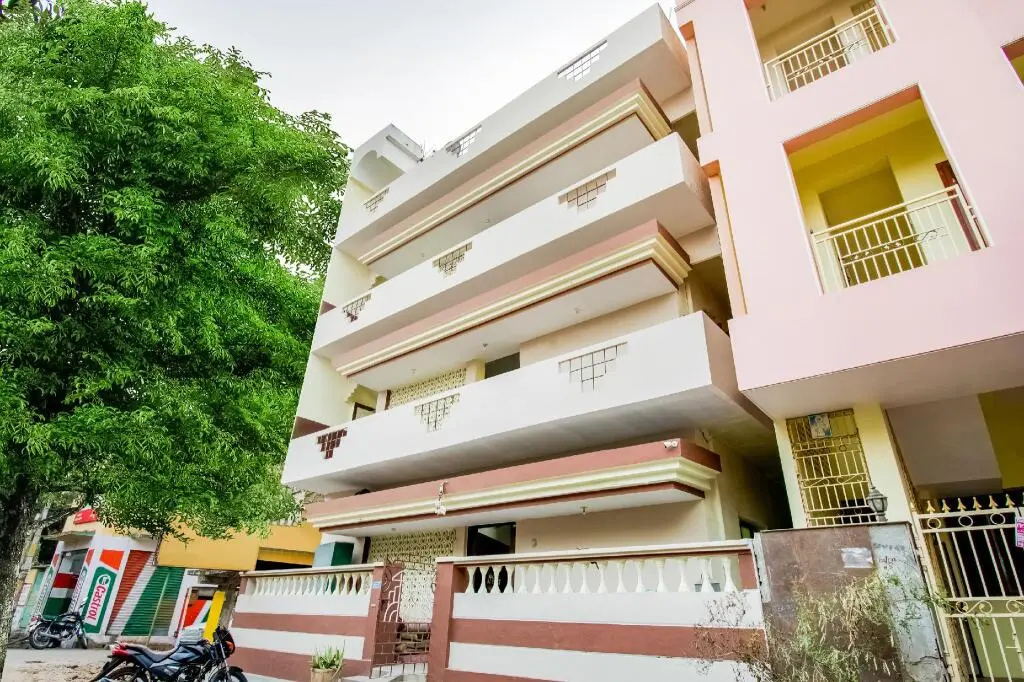 Hotel Sri New Sai Chandra by OYO Rooms