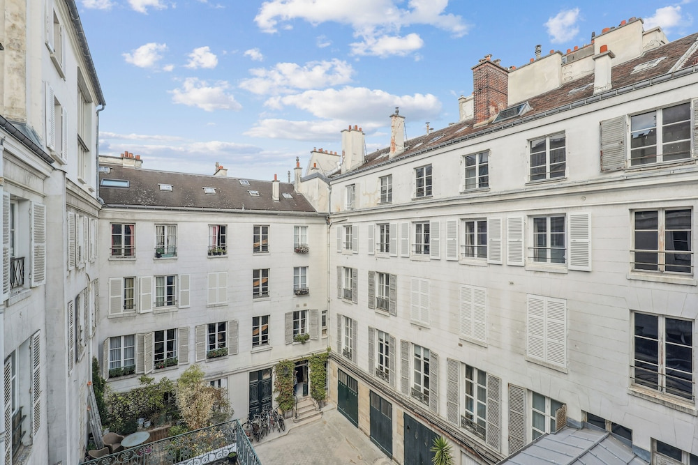 Chic 1BR Near Louvre & Musee d Orsay