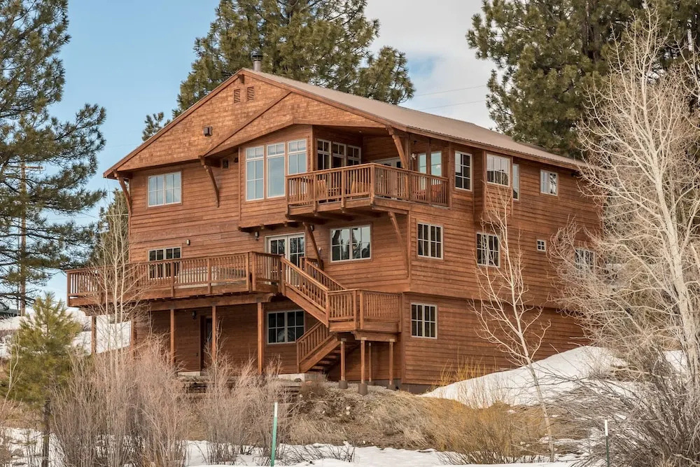 Spacious and Scenic Truckee House by RedAwning