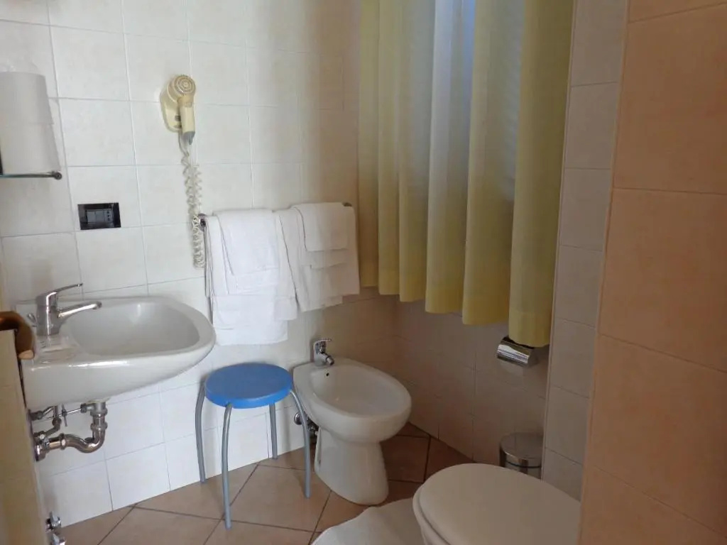 Double room (full double bed)