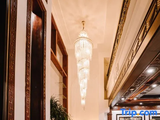 Doris Luxury Hotel