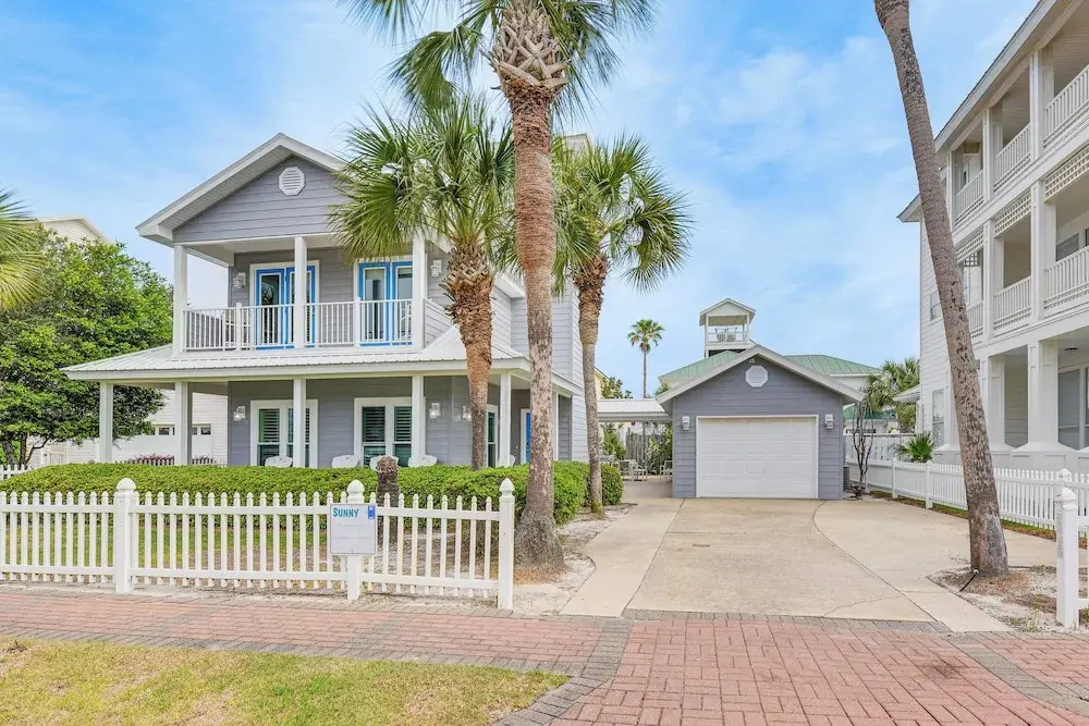Grand Destin Getaway - Walk a Block to the Beach!