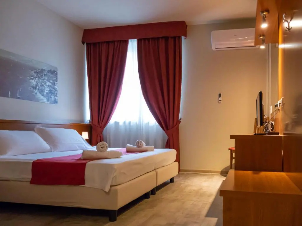 Standard Double room (full double bed)