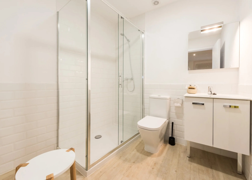 L & H Latina by null