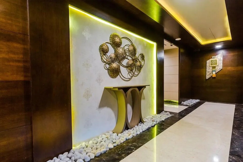 Lobby & Reception