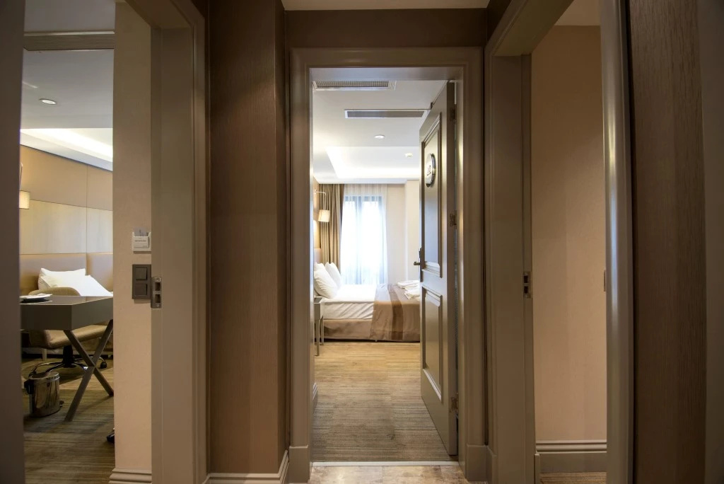 Lobby & Reception