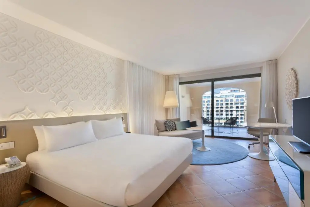 Deluxe Double room with marina view (full double bed)