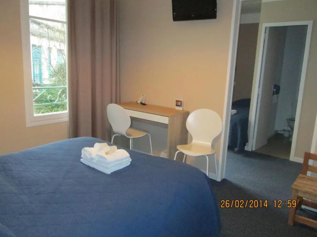 Standard Triple room