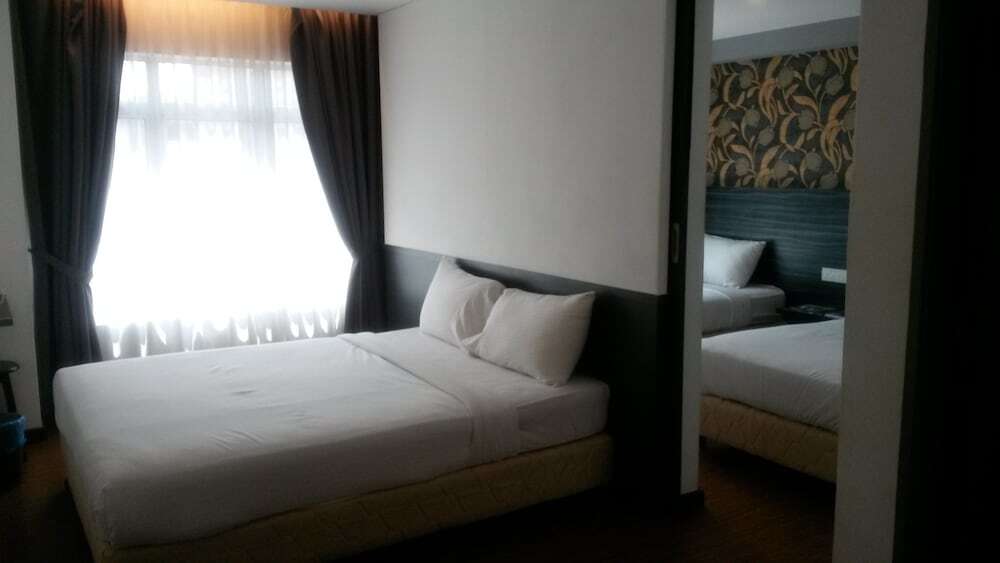 Signature Hotel