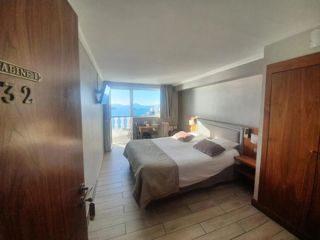 Superior Double room with sea view (full double bed)