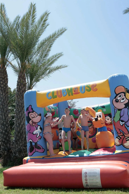 The Golden Coast Beach Hotel - Général