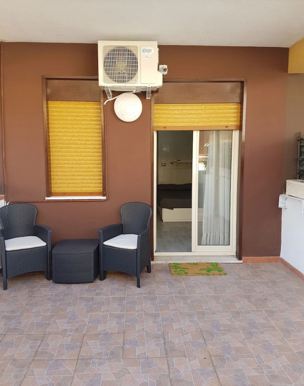 Standard Double room with courtyard view (full double bed)