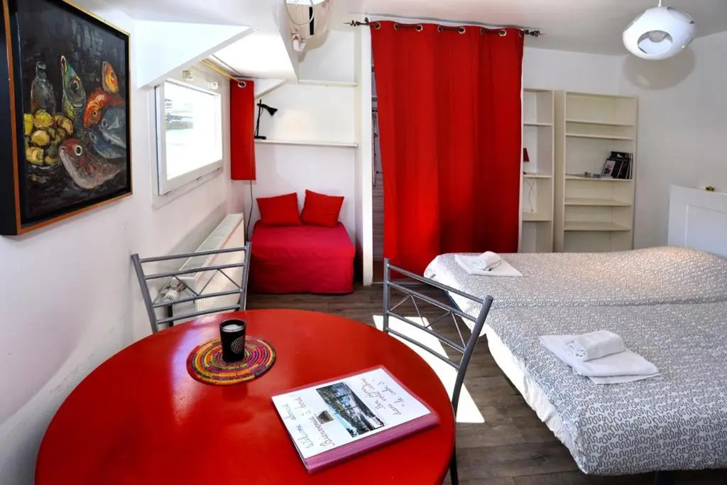Voir la photo 1 — Studio Peniche au coeur de Lyon pour 2 personnes, insolite et calme