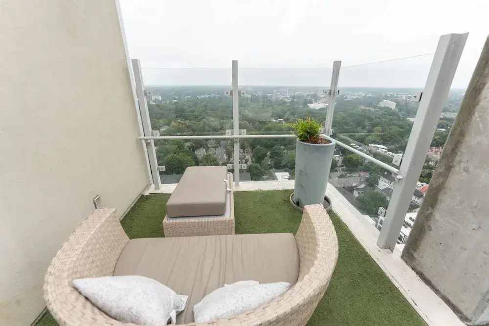 Midtown Atlanta 1BR Skyline Balcony Corner Condo by Piedmont Park Luxe Pad