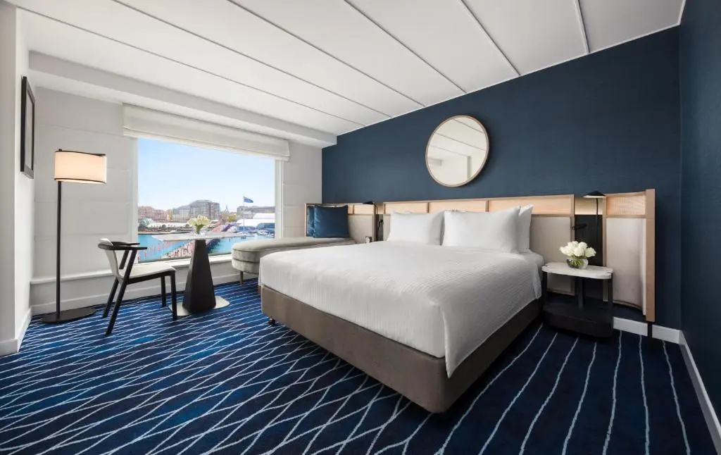 Double Club room Darling Harbour View (full double bed)