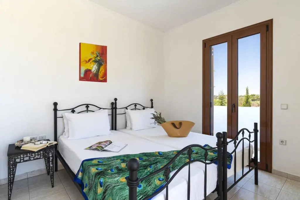 3 bedrooms villa with private pool enclosed garden and wifi at Kolympia 1 km away from the beach