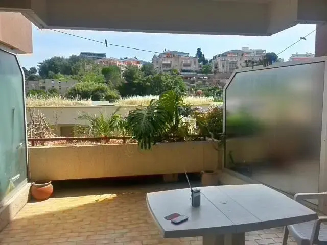 Park Fabron 2 Pieces Terrasse Piscine Parking