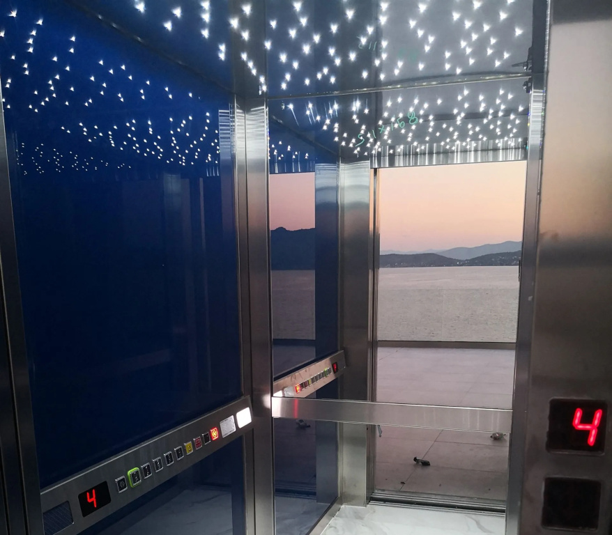 Lobby & Reception