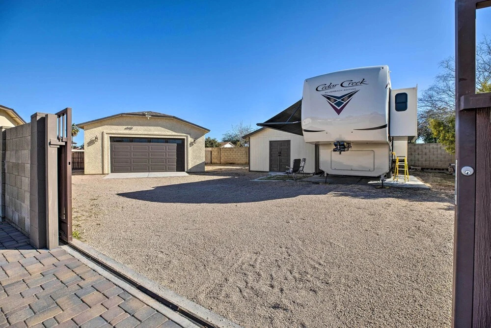 3 Mi to Westgate: Desert Home w/ Hot Tub in Peoria