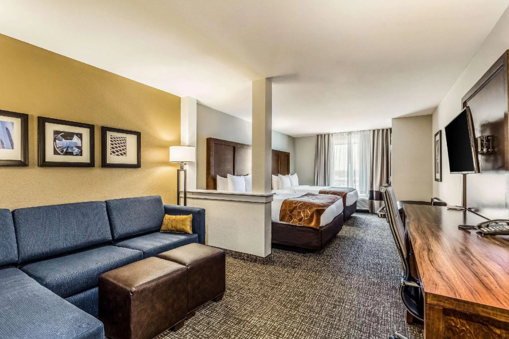 Deluxe Quadruple Suite